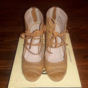 EUC Restricted Cognac Slow Motion Wedges Size 5.5